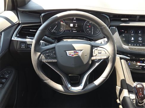 Used 2024 Cadillac XT6 Sport w/ Technology Package image 14