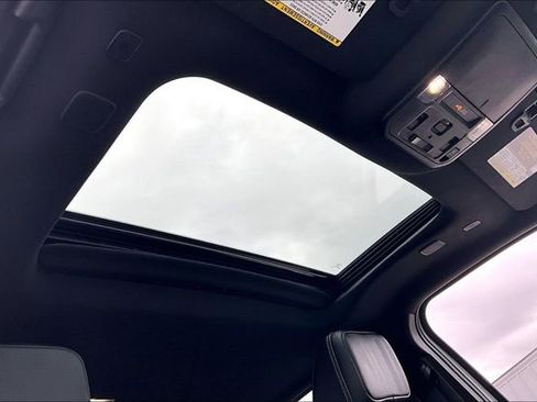 Used 2024 Toyota Tacoma Limited w/ Limited Package (LT) image 25