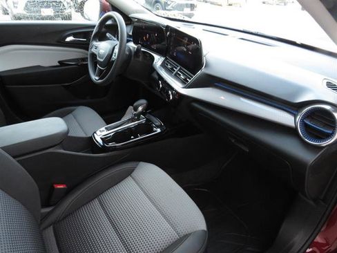 Used 2024 Chevrolet Trax LT image 19