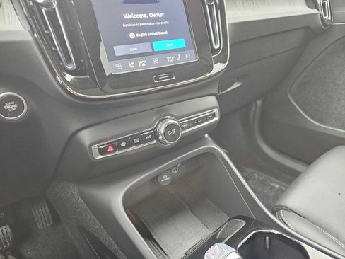 Certified 2025 Volvo XC40 B5 Plus image 28