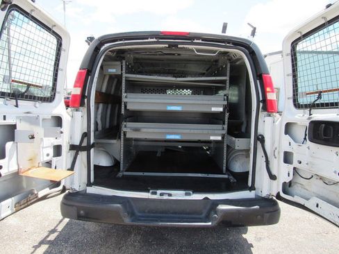 Used 2018 Chevrolet Express 2500 w/ Driver Convenience Package RWD image 21