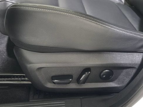 Used 2024 Nissan Rogue SL AWD/4WD image 16
