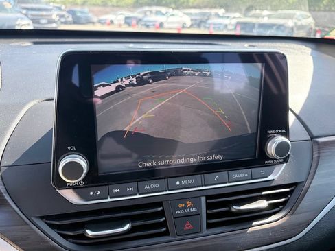 Used 2024 Nissan Altima 2.5 SV FWD image 17