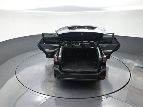 Used 2022 Subaru Outback Premium image 13