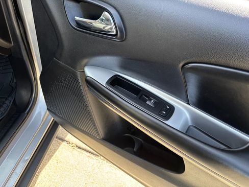 Used 2017 Dodge Journey SXT w/ Comfort/Convenience Group image 24