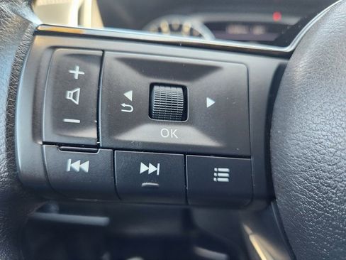 Used 2023 Nissan Rogue SV image 31