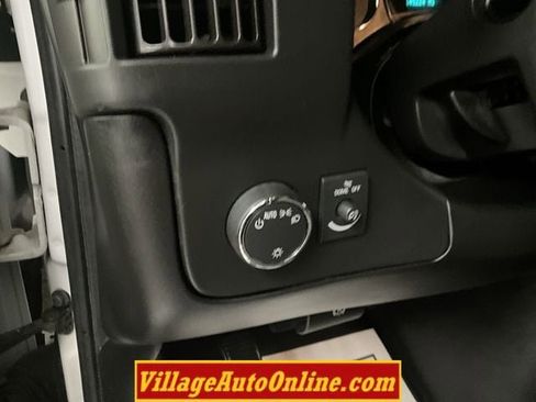 Used 2018 Chevrolet Express 2500 w/ Driver Convenience Package RWD image 10