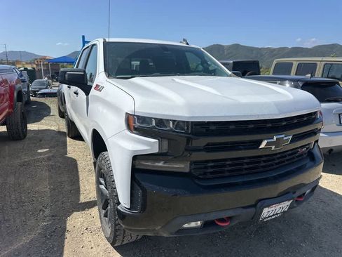 Used 2020 Chevrolet Silverado 1500 LT Trail Boss image 2