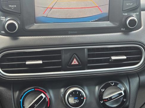 Used 2019 Hyundai Kona SE FWD image 11