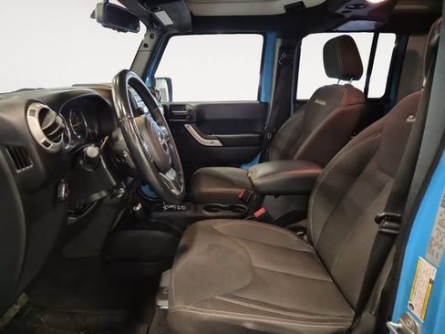 Used 2017 Jeep Wrangler Unlimited Sahara w/ Connectivity Group AWD/4WD image 10