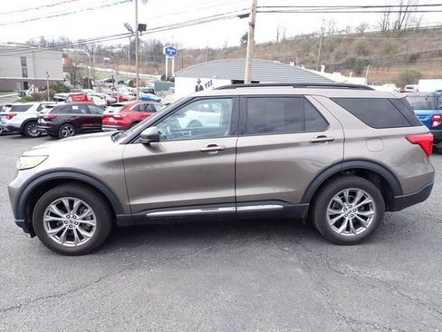 Used 2021 Ford Explorer XLT w/ Equipment Group 202A image 2