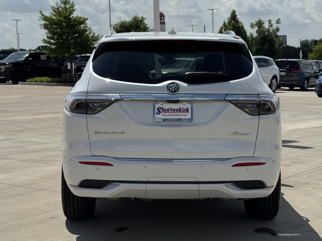 Used 2023 Buick Enclave Avenir FWD image 5