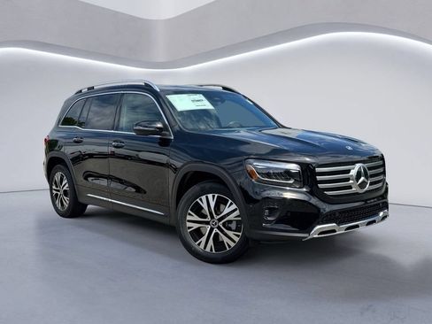 Used 2025 Mercedes-Benz GLB 250 4MATIC image 2