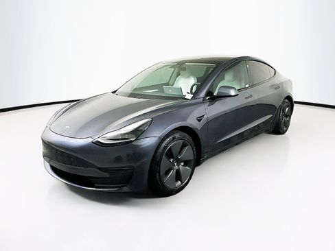 Used 2021 Tesla Model 3 Standard Range Plus image 3
