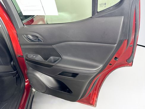 Used 2023 GMC Acadia SLT image 32