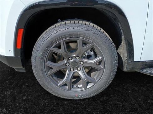 New 2026 Jeep Grand Wagoneer 4WD image 32