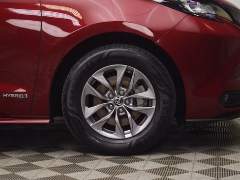 Used 2021 Toyota Sienna XLE image 34