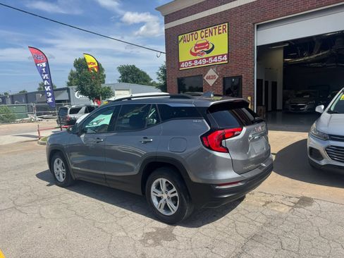 Used 2020 GMC Terrain SLE w/ Driver Convenience Package FWD image 3
