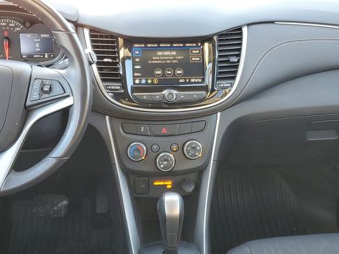 Used 2022 Chevrolet Trax LT w/ LT Convenience Package image 24