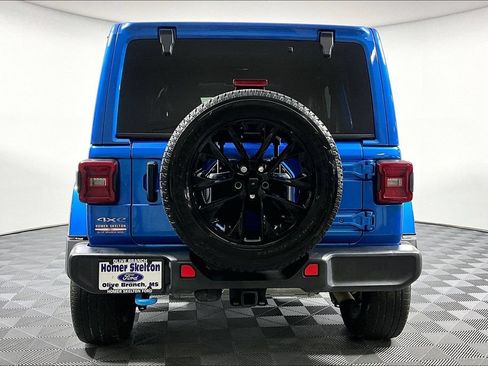 Used 2023 Jeep Wrangler Unlimited Sahara w/ Cold Weather Group AWD/4WD image 4