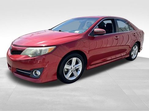 Used 2014 Toyota Camry SE FWD image 6