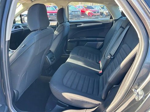 Used 2020 Ford Fusion SE image 6