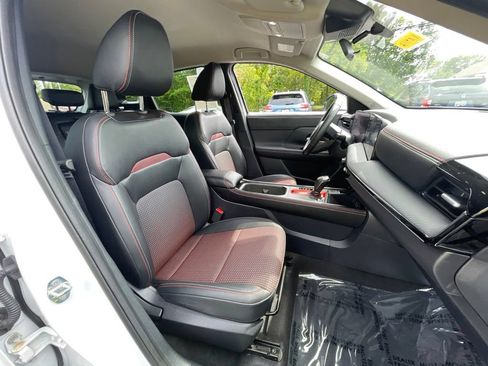 Used 2025 Nissan Kicks SR AWD/4WD image 15
