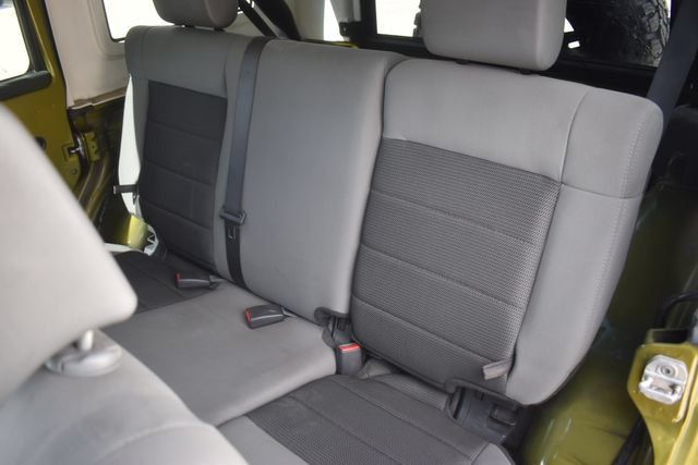 Used 2010 Jeep Wrangler Unlimited Rubicon AWD/4WD image 16