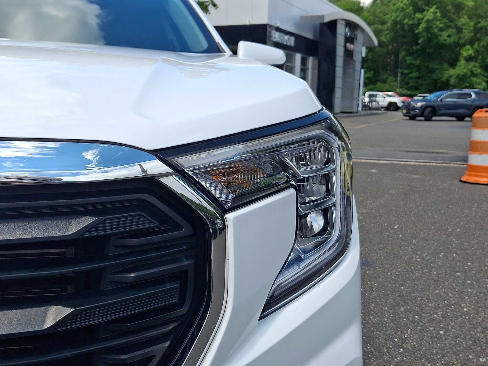 Used 2023 GMC Terrain SLE w/ Driver Convenience Package FWD image 11