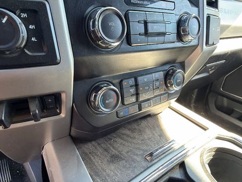 Used 2019 Ford F250 Lariat w/ Lariat Value Package AWD/4WD image 13