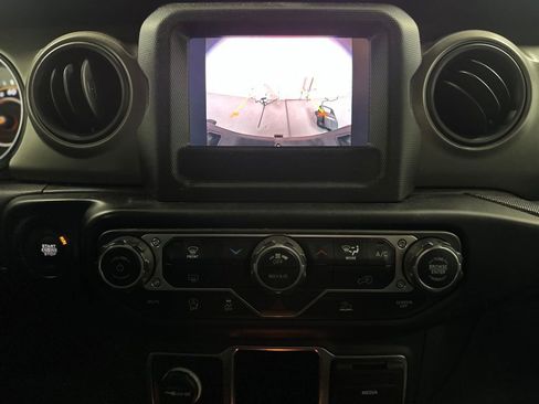 Used 2023 Jeep Gladiator Sport image 6