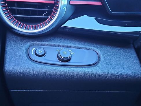 Used 2024 Chevrolet Trax RS w/ Sunroof Package image 16