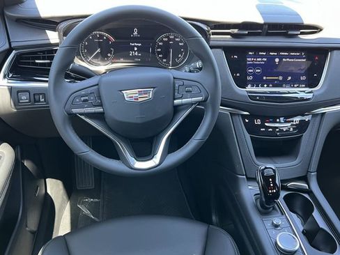 New 2025 Cadillac XT6 Luxury image 13