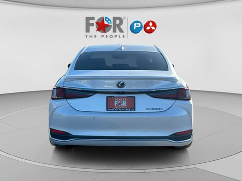 Used 2019 Lexus ES 300h image 4