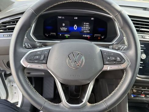 Used 2022 Volkswagen Tiguan SE AWD/4WD image 16
