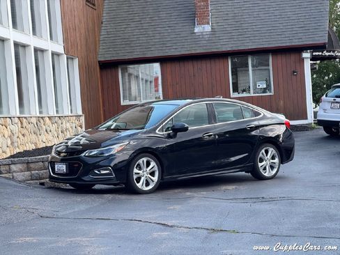 Used 2018 Chevrolet Cruze Premier w/ Premier True North Edition FWD image 2