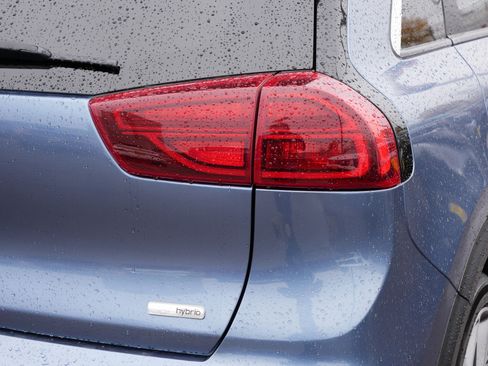 Certified 2022 Kia Niro Touring Special Edition image 17