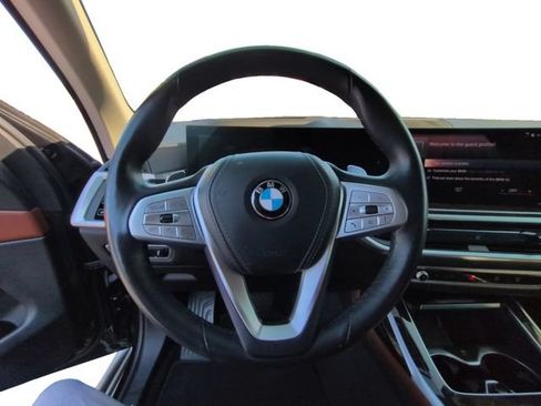 Used 2023 BMW X7 xDrive40i w/ Premium Package AWD/4WD image 18