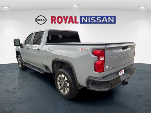 Used 2024 Chevrolet Silverado 2500 Custom w/ Custom Value Package image 5