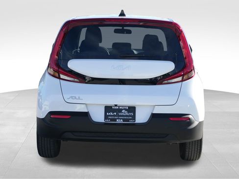 Used 2022 Kia Soul LX image 5