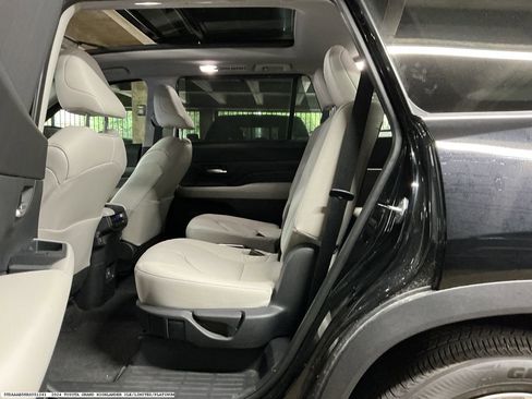 Used 2024 Toyota Grand Highlander AWD image 10