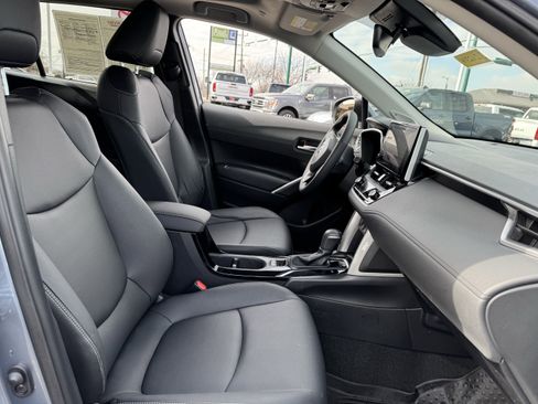 Used 2023 Toyota Corolla Cross XLE w/ Convenience Package image 38