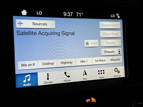 Used 2018 Ford Expedition XLT w/ Equipment Group 202A AWD/4WD image 14