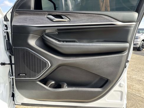 Used 2023 Jeep Grand Cherokee L Overland image 14