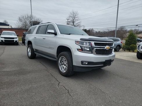Used 2015 Chevrolet Suburban LT w/ Luxury Package image 3