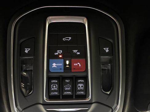 Used 2025 Jeep Wagoneer S Launch Edition image 27