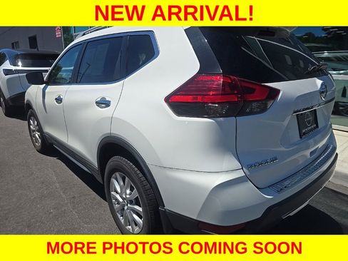 Used 2017 Nissan Rogue SV AWD/4WD image 2