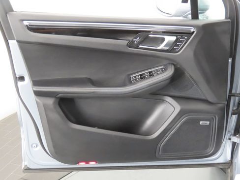 Certified 2026 Porsche Macan AWD/4WD image 35