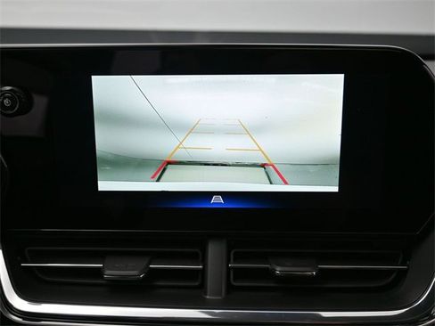 Certified 2025 Chevrolet Trax RS w/ Sunroof Package image 36