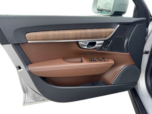 Certified 2025 Volvo V90 B6 Cross Country Plus image 10